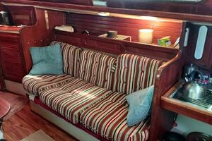 1977 Islander 36 thumbnail 27