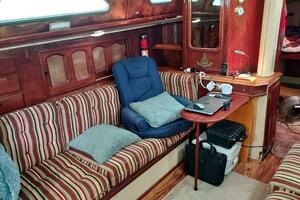 1977 Islander 36 thumbnail 29
