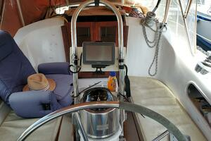 1977 Islander 36 thumbnail 20