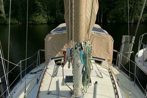 1977 Islander 36 thumbnail 11