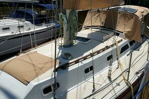 1977 Islander 36 thumbnail 3