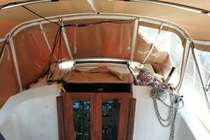 1977 Islander 36 thumbnail 22