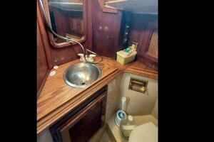 1977 Islander 36 thumbnail 32