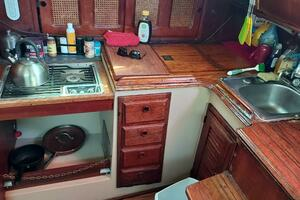 1977 Islander 36 thumbnail 24