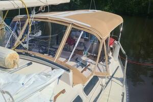 1977 Islander 36 thumbnail 5
