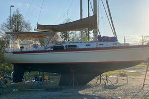 1977 Islander 36 thumbnail 40