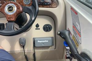 Photo 3793458 for 2003 Sea Ray 260 Sundancer  