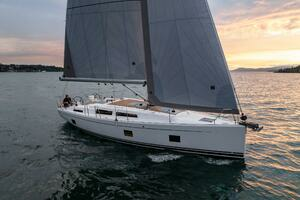2023 Hanse 418 thumbnail 1