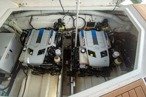 2008 Rinker 40 Express Cruiser thumbnail 21