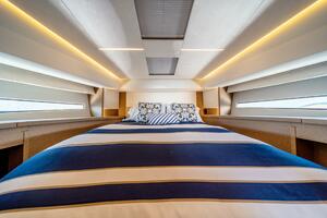 V  amp  A 46ft Prestige Yacht For Sale