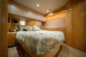 2003 Hatteras 54 Convertible thumbnail 32