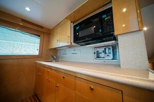 2003 Hatteras 54 Convertible thumbnail 11
