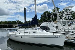 LOVE  31ft Beneteau Yacht For Sale