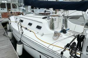 LOVE  31ft Beneteau Yacht For Sale