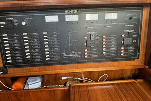 zaya 42ft Hunter Yacht For Sale