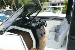 2024 Astondoa 377 Coupe Outboard thumbnail 21