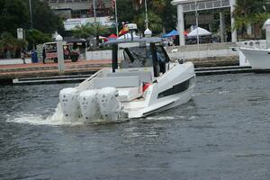 2024 Astondoa 377 Coupe Outboard thumbnail 6