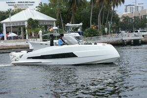 2024 Astondoa 377 Coupe Outboard thumbnail 4