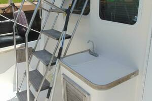 2004 Sabre Flybridge thumbnail 4