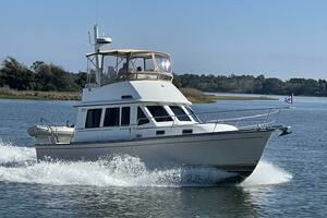 2004 Sabre Flybridge thumbnail 2