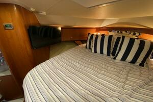 2009 Tiara Yachts 4300 Sovran thumbnail 14