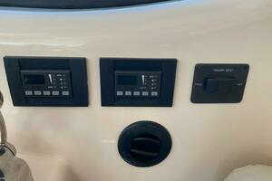 2009 Tiara Yachts 4300 Sovran thumbnail 34