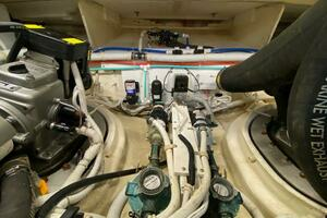 2009 Tiara Yachts 4300 Sovran thumbnail 39