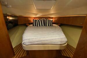 2009 Tiara Yachts 4300 Sovran thumbnail 16
