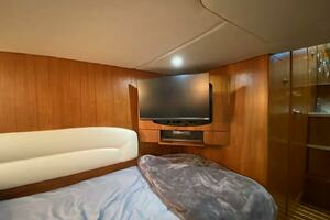 2009 Tiara Yachts 4300 Sovran thumbnail 27