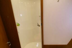 2009 Tiara Yachts 4300 Sovran thumbnail 22