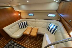 2009 Tiara Yachts 4300 Sovran thumbnail 11