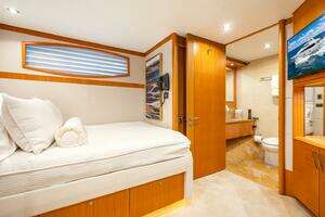 2008 Lazzara Yachts 116 thumbnail 46