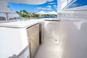 2008 Lazzara Yachts 116 thumbnail 69