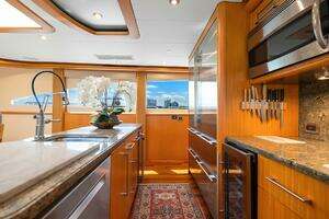 2008 Lazzara Yachts 116 thumbnail 23