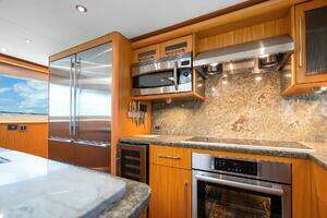 2008 Lazzara Yachts 116 thumbnail 22