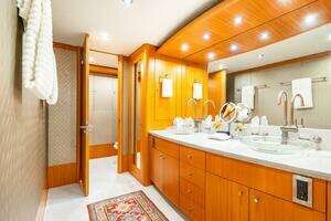 2008 Lazzara Yachts 116 thumbnail 33