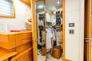 2008 Lazzara Yachts 116 thumbnail 36