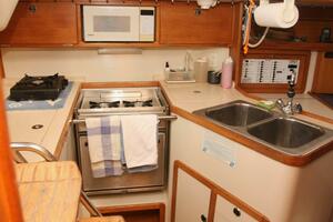 Photo 3866668 for 1999 Catalina 320  