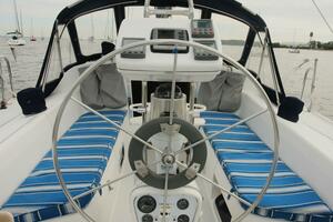 Photo 3866674 for 1999 Catalina 320  