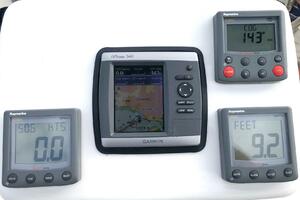 Photo 3866663 for 1999 Catalina 320  