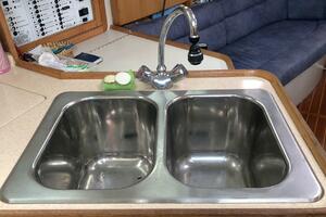 Photo 3866660 for 1999 Catalina 320  