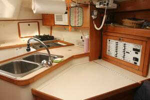 Photo 3866667 for 1999 Catalina 320  