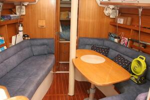 Photo 3866670 for 1999 Catalina 320  