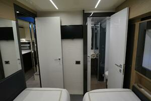 2016 Pershing 70 thumbnail 27