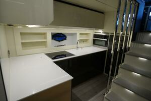 2016 Pershing 70 thumbnail 9