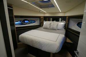 2016 Pershing 70 thumbnail 17