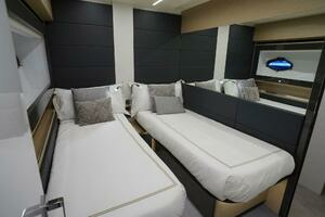 2016 Pershing 70 thumbnail 25