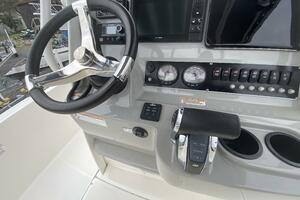 Photo 3868071 for 2017 Boston Whaler 240 Dauntless  