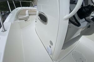 Photo 3868073 for 2017 Boston Whaler 240 Dauntless  