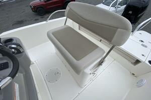 Photo 3868066 for 2017 Boston Whaler 240 Dauntless  